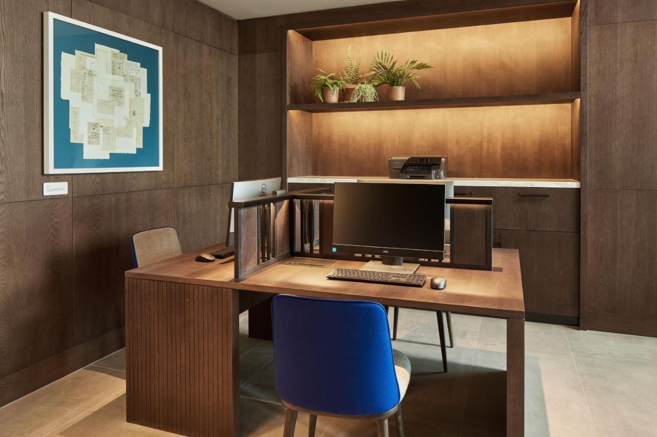 Courtyard By Marriott Sandy Park Hotel